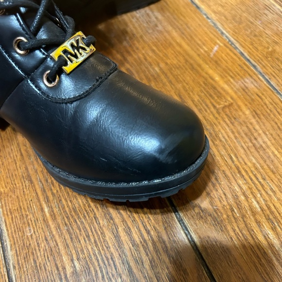 Michael Kors Reggie Size 2 Girls Youth Black Combat Lace Up Boots - Picture 6 of 8